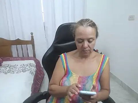 yeslluisa online show from May 20, 2026, 8:28 pm
