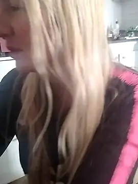 Snapshot of Mllesha74000 chatting on November 26, 2025, 2:28 pm Mllesha74000 online show from November 26, 2025, 2:28 pm