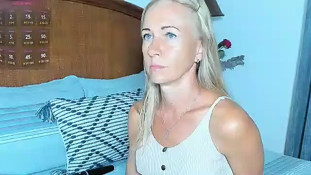 Christine 35 online show from February 19, 2026, 12:02 pm