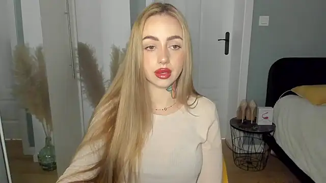 Snapshot of sexyCoralie chatting on May 9, 2026, 6:50 am sexyCoralie online show from May 9, 2026, 6:50 am