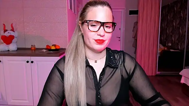 Snapshot of HotTiffani chatting on November 28, 2025, 11:21 am HotTiffani online show from November 28, 2025, 11:21 am