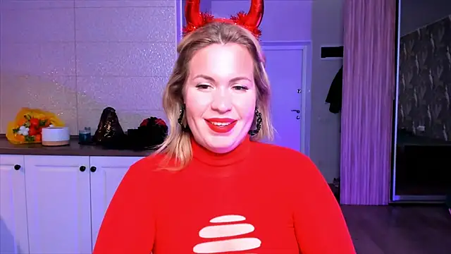 Snapshot of HotTiffani chatting on November 1, 2025, 8:19 am HotTiffani online show from November 1, 2025, 8:19 am