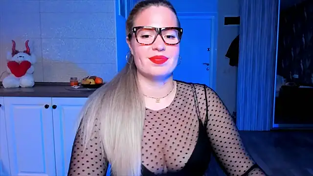 Snapshot of HotTiffani chatting on November 26, 2025, 3:34 pm HotTiffani online show from November 26, 2025, 3:34 pm