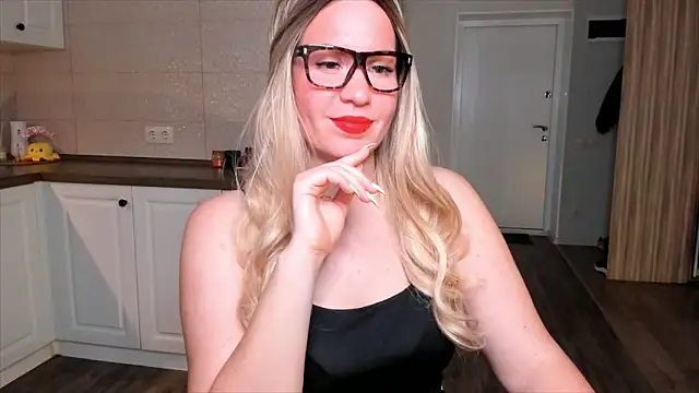 Snapshot of HotTiffani chatting on October 4, 2025, 1:12 pm HotTiffani online show from October 4, 2025, 1:12 pm