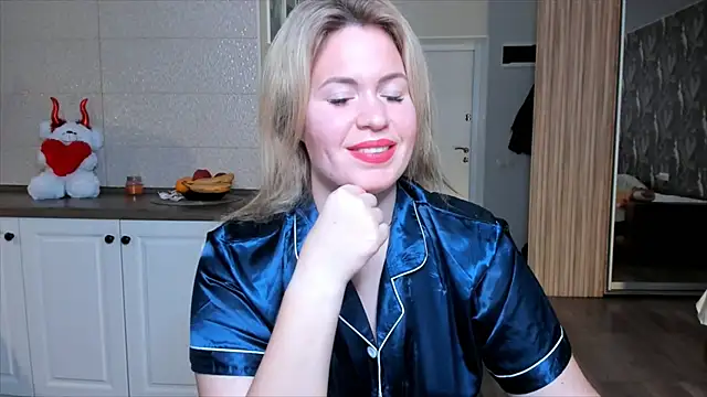 Snapshot of HotTiffani chatting on November 15, 2025, 7:45 am HotTiffani online show from November 15, 2025, 7:45 am