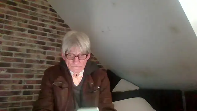 Snapshot of InMeinenMund chatting on December 2, 2024, 12:02 pm InMeinenMund online show from December 2, 2024, 12:02 pm