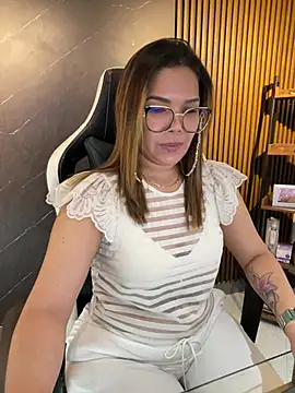 Snapshot of KellyBrooklyn_ chatting on April 17, 2026, 2:20 pm KellyBrooklyn online show from April 17, 2026, 2:20 pm