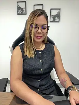 Snapshot of KellyBrooklyn_ chatting on March 21, 2025, 12:17 pm KellyBrooklyn online show from March 21, 2025, 12:17 pm