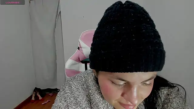 Snapshot of Anal_Milky_Momma chatting on March 13, 2025, 10:21 pm Anal Milky Momma online show from March 13, 2025, 10:21 pm