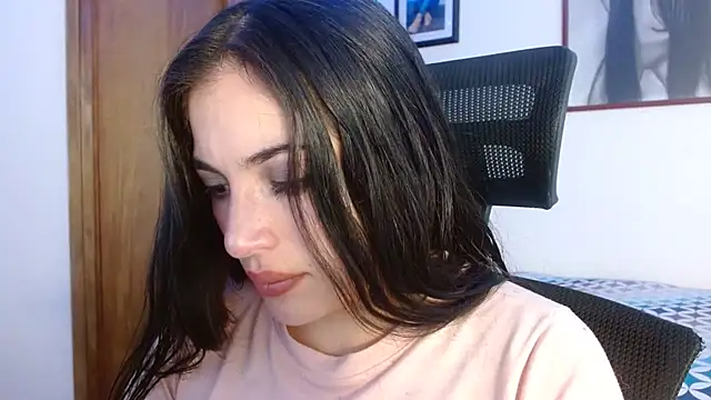 Honey Aynur20 online show from October 27, 2025, 6:31 pm