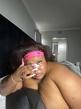 Snapshot of MissLola27 chatting on November 16, 2025, 10:09 am MissLola27 online show from November 16, 2025, 10:09 am