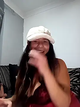 Snapshot of Leanne43 chatting on November 29, 2025, 4:18 pm Leanne43 online show from November 29, 2025, 4:18 pm