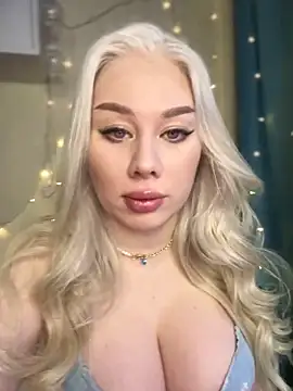 Snapshot of LaraHollywood chatting on March 2, 2025, 3:02 am LaraHollywood online show from March 2, 2025, 3:02 am