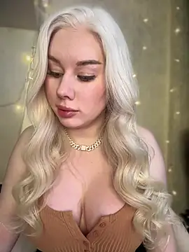 Snapshot of LaraHollywood chatting on January 30, 2025, 3:22 am LaraHollywood online show from January 30, 2025, 3:22 am