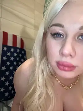 Snapshot of LaraHollywood chatting on February 15, 2025, 5:41 am LaraHollywood online show from February 15, 2025, 5:41 am