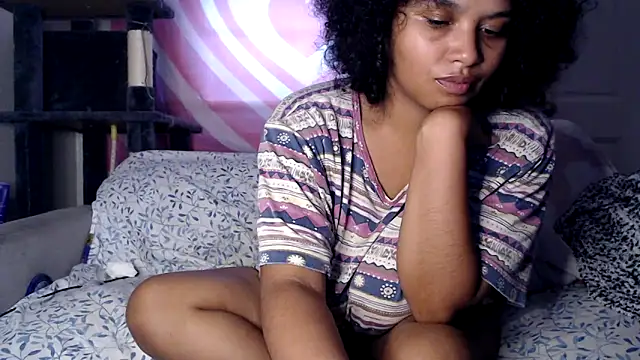 Snapshot of TasteeKitty chatting on October 1, 2025, 6:01 pm TasteeKitty online show from October 1, 2025, 6:01 pm