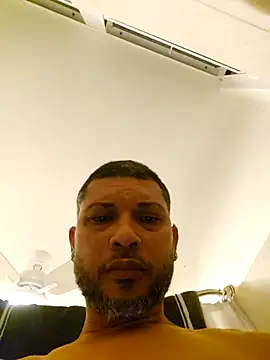 Snapshot of tropikboy chatting on December 4, 2025, 10:03 am tropikboy online show from December 4, 2025, 10:03 am