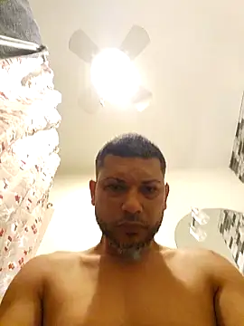 Snapshot of tropikboy chatting on December 1, 2025, 9:43 am tropikboy online show from December 1, 2025, 9:43 am