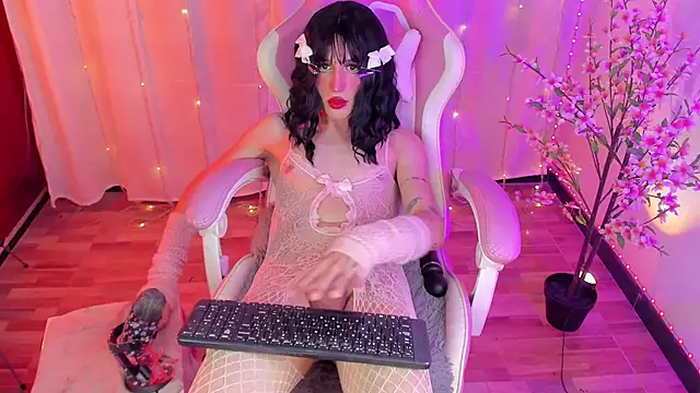 rosseblondee online show from July 5, 2026, 8:26 pm