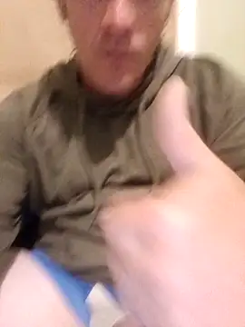 Snapshot of FUNINWV9 chatting on October 18, 2025, 12:45 am FUNINWV9 online show from October 18, 2025, 12:45 am