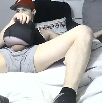 Snapshot of IxanSantiago95 chatting on February 6, 2025, 4:21 am IxanSantiago95 online show from February 6, 2025, 4:21 am