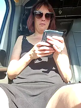 Snapshot of MissLilooo chatting on October 1, 2025, 12:20 pm MissLilooo online show from October 1, 2025, 12:20 pm