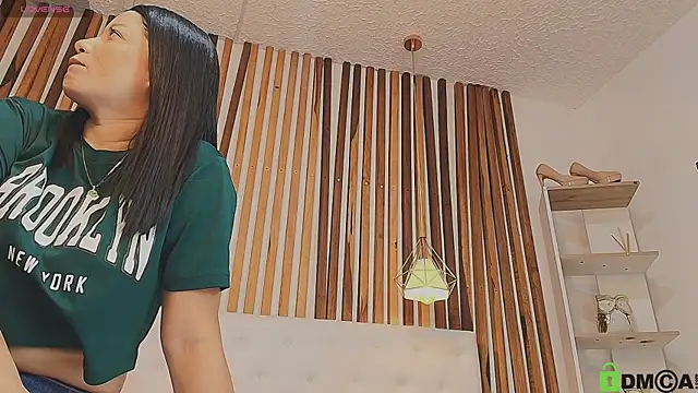 valerie lya online show from April 13, 2026, 12:42 pm