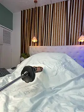 Snapshot of valerie_lya chatting on February 25, 2026, 1:00 pm valerie lya online show from February 25, 2026, 1:00 pm