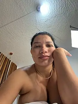 valerie lya online show from March 7, 2026, 8:25 pm