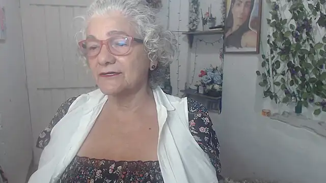 FunnyGrandma online show from October 2, 2025, 12:58 am