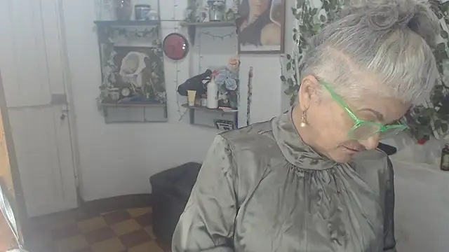 Snapshot of FunnyGrandma chatting on July 24, 2026, 1:23 am FunnyGrandma online show from July 24, 2026, 1:23 am