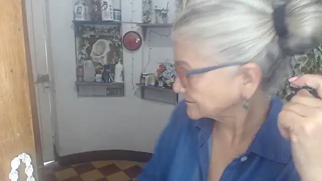Snapshot of FunnyGrandma chatting on May 2, 2026, 9:31 pm FunnyGrandma online show from May 2, 2026, 9:31 pm