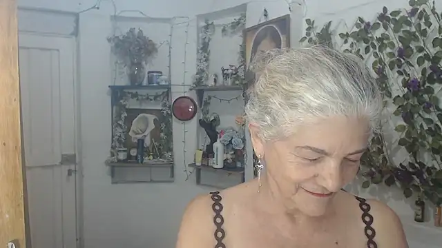 Snapshot of FunnyGrandma chatting on July 11, 2026, 11:38 pm FunnyGrandma online show from July 11, 2026, 11:38 pm