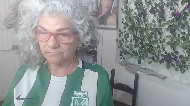 FunnyGrandma online show from November 14, 2025, 1:20 am