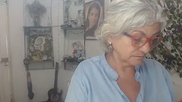 FunnyGrandma online show from December 2, 2025, 8:43 pm