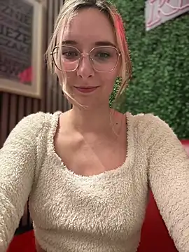 The Snowwhitee online show from February 9, 2025, 6:58 pm