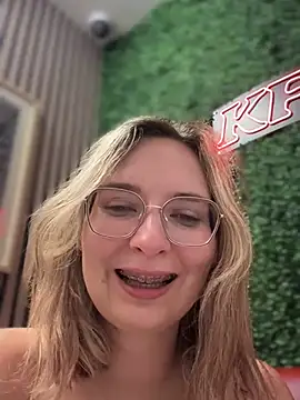 The Snowwhitee online show from February 23, 2025, 12:37 pm