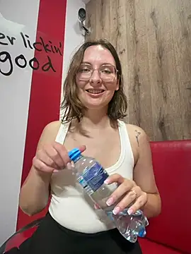 Snapshot of The_Snowwhitee chatting on July 2, 2026, 8:04 pm The Snowwhitee online show from July 2, 2026, 8:04 pm