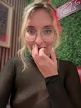 The Snowwhitee online show from February 22, 2025, 9:01 am