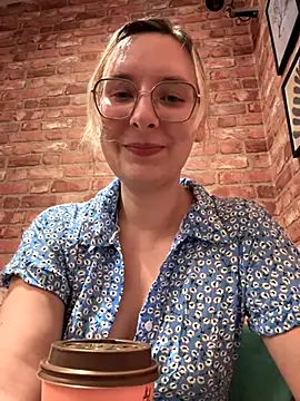 The Snowwhitee online show from September 20, 2025, 9:09 pm