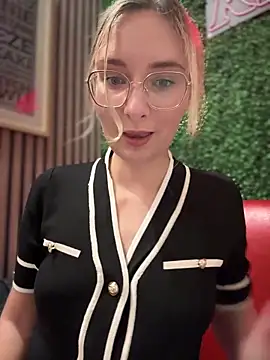 The Snowwhitee online show from March 13, 2025, 7:17 pm