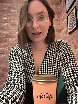 The Snowwhitee online show from October 1, 2025, 8:19 am