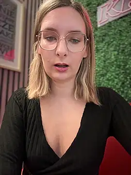 The Snowwhitee online show from March 6, 2025, 9:14 am