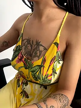 Snapshot of blackmodel chatting on December 2, 2024, 2:14 pm blackmodel online show from December 2, 2024, 2:14 pm