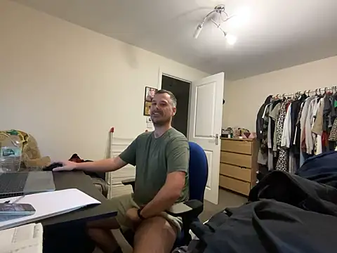 Snapshot of Kramer023 chatting on January 7, 2025, 4:05 pm Kramer023 online show from January 7, 2025, 4:05 pm