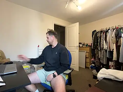 Snapshot of Kramer023 chatting on February 17, 2025, 1:44 pm Kramer023 online show from February 17, 2025, 1:44 pm