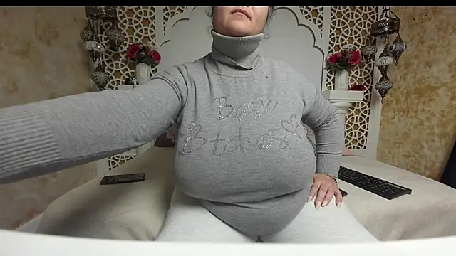 Snapshot of AleshaArabian chatting on February 3, 2026, 4:54 am AleshaArabian online show from February 3, 2026, 4:54 am