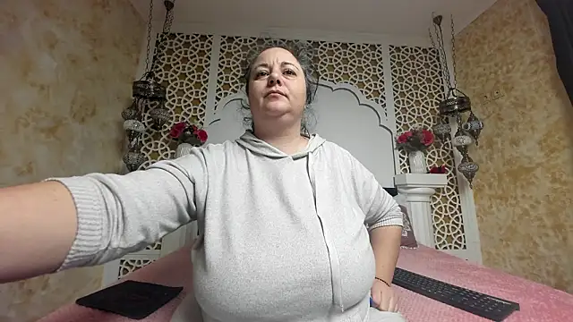 Snapshot of AleshaArabian chatting on February 12, 2026, 4:45 am AleshaArabian online show from February 12, 2026, 4:45 am