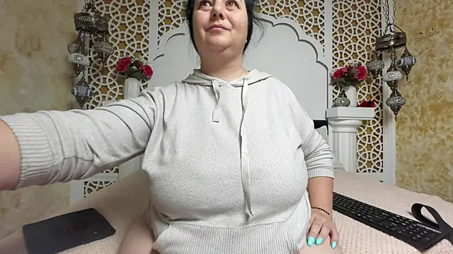 Snapshot of AleshaArabian chatting on January 7, 2026, 5:12 am AleshaArabian online show from January 7, 2026, 5:12 am