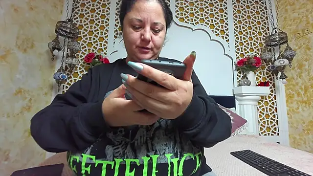 Snapshot of AleshaArabian chatting on December 18, 2025, 5:01 am AleshaArabian online show from December 18, 2025, 5:01 am